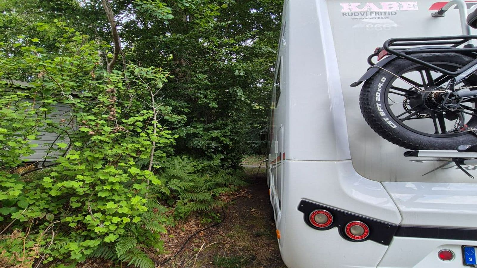 Uppfart bakom en sommarstuga - Image 3