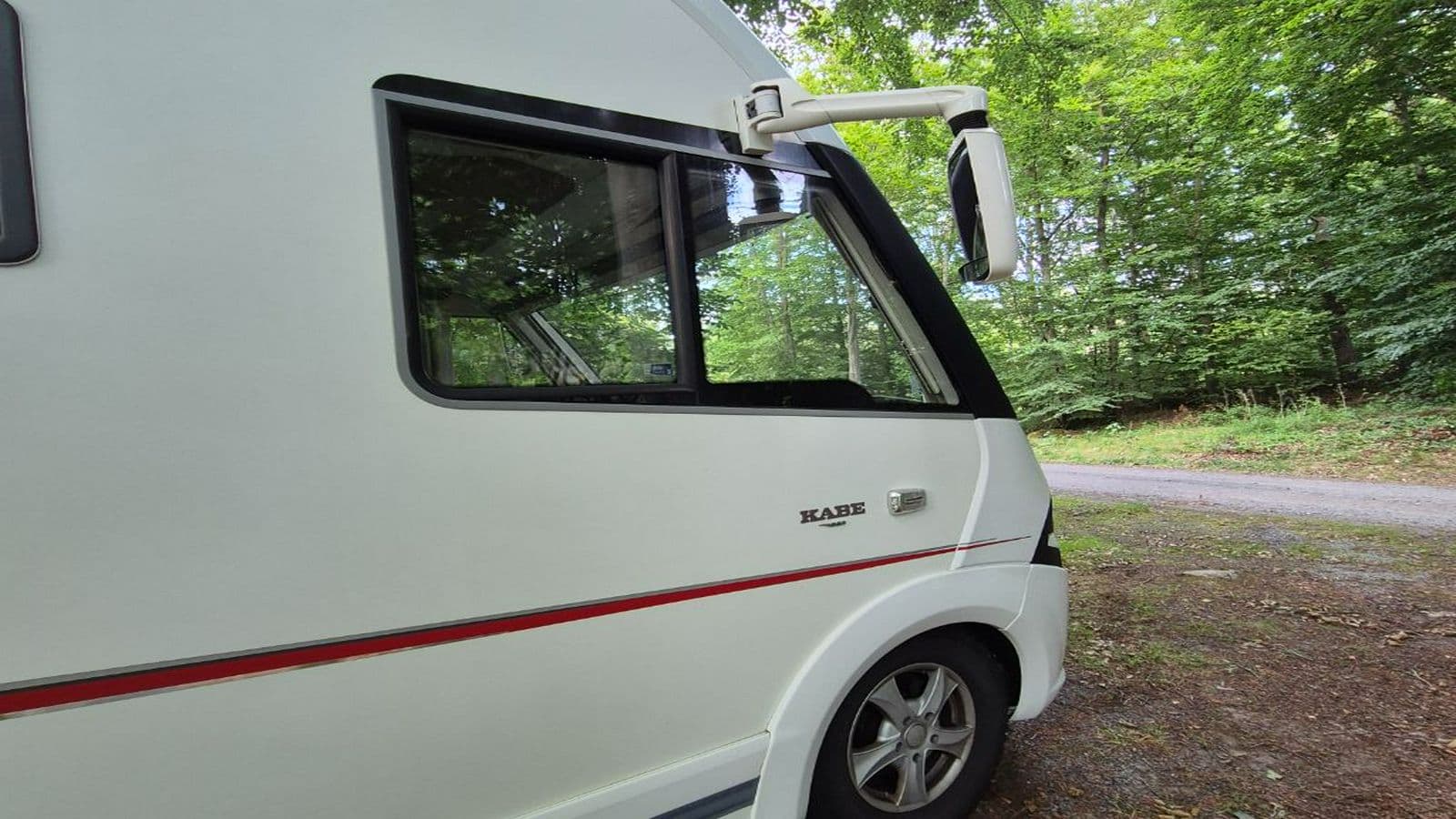 Uppfart bakom en sommarstuga - Image 5